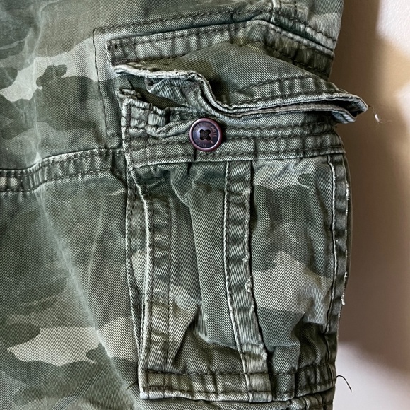 Abercrombie Fitch Camo Cargo Pockets Heavyweight Shorts - Men's Size 32 - Green - Picture 2 of 11
